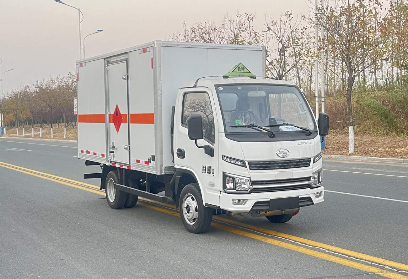 駝馬牌JLC5033XRQJH易燃?xì)怏w廂式運(yùn)輸車公告圖片