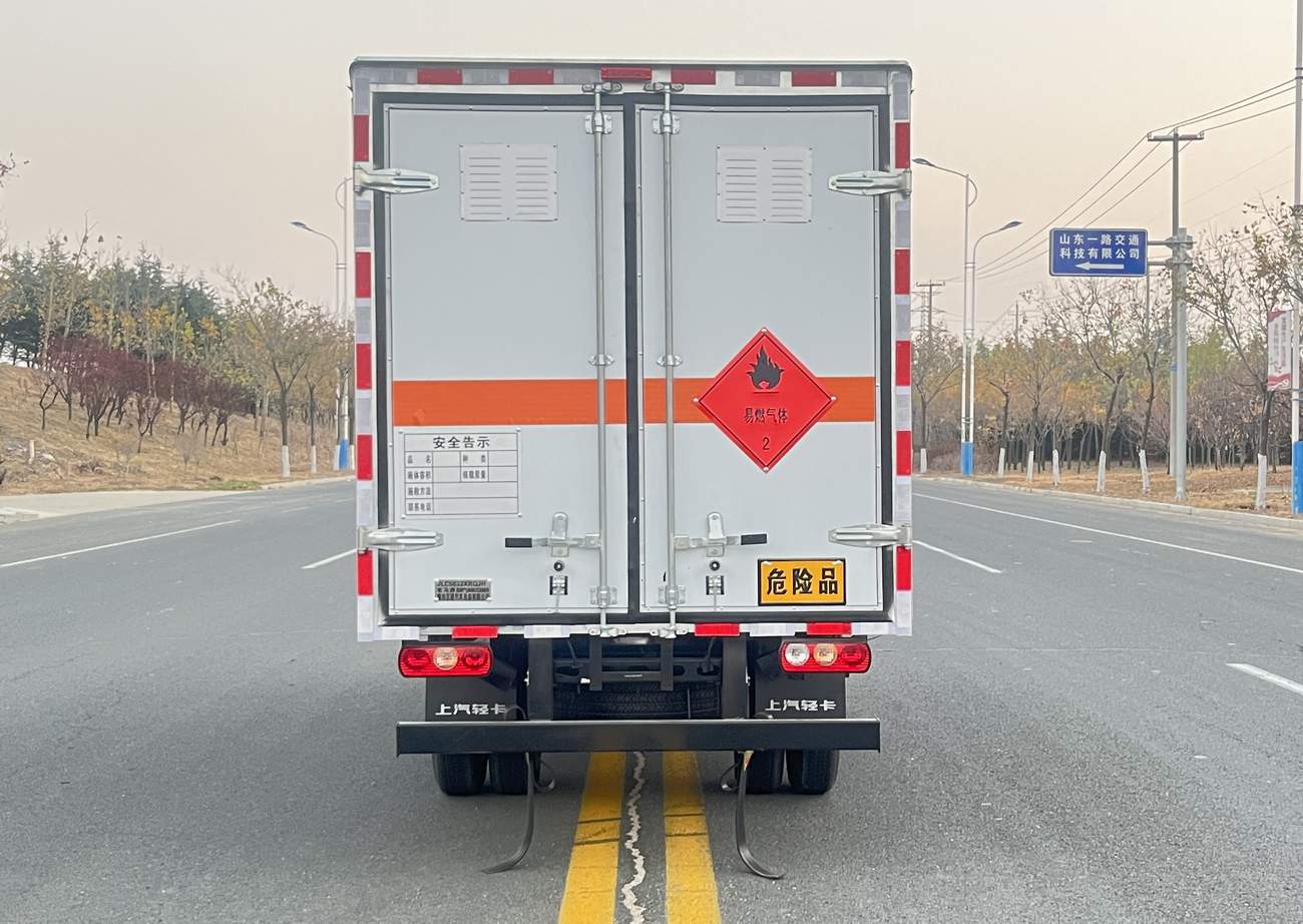 駝馬牌JLC5033XRQJH易燃?xì)怏w廂式運(yùn)輸車公告圖片