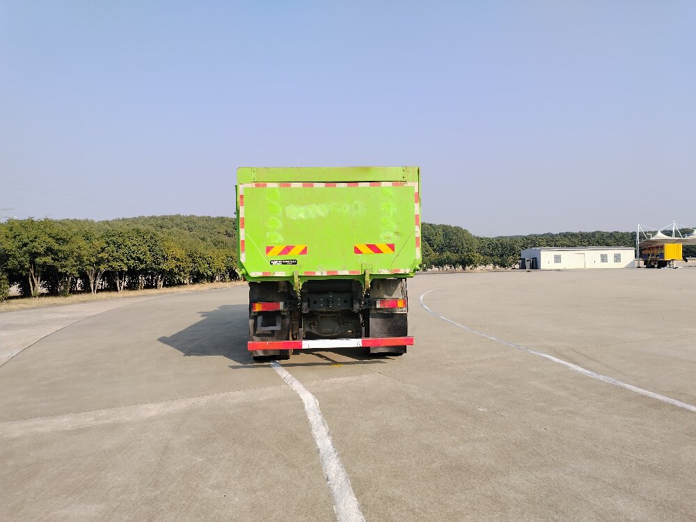 DFH3310AEV3 东风牌612马力前四后八纯电动6.8米纯电动自卸汽车图片