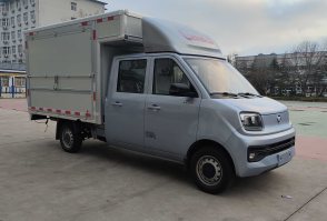 翼开启厢式车