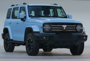 插电式混合动力越野乘用车