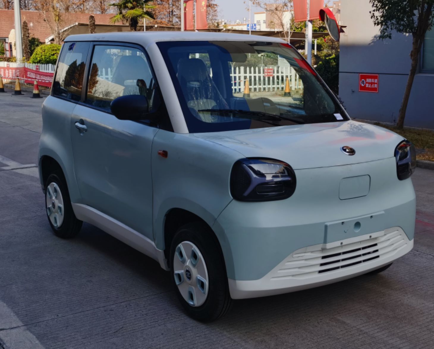 知豆牌LZD7001BEV22型纯电动轿车