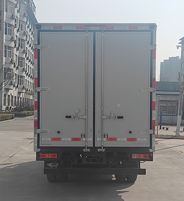 福田牌BJ5035XXY4AC6-30廂式運(yùn)輸車公告圖片