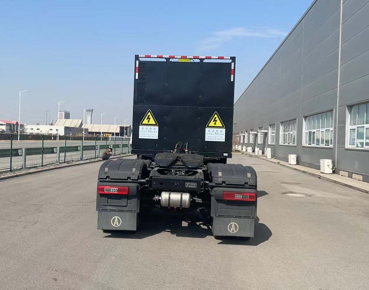ND4250BBXJ7Z10BEV 北奔牌551马力后双桥,后八轮纯电动换电式纯电动牵引汽车图片