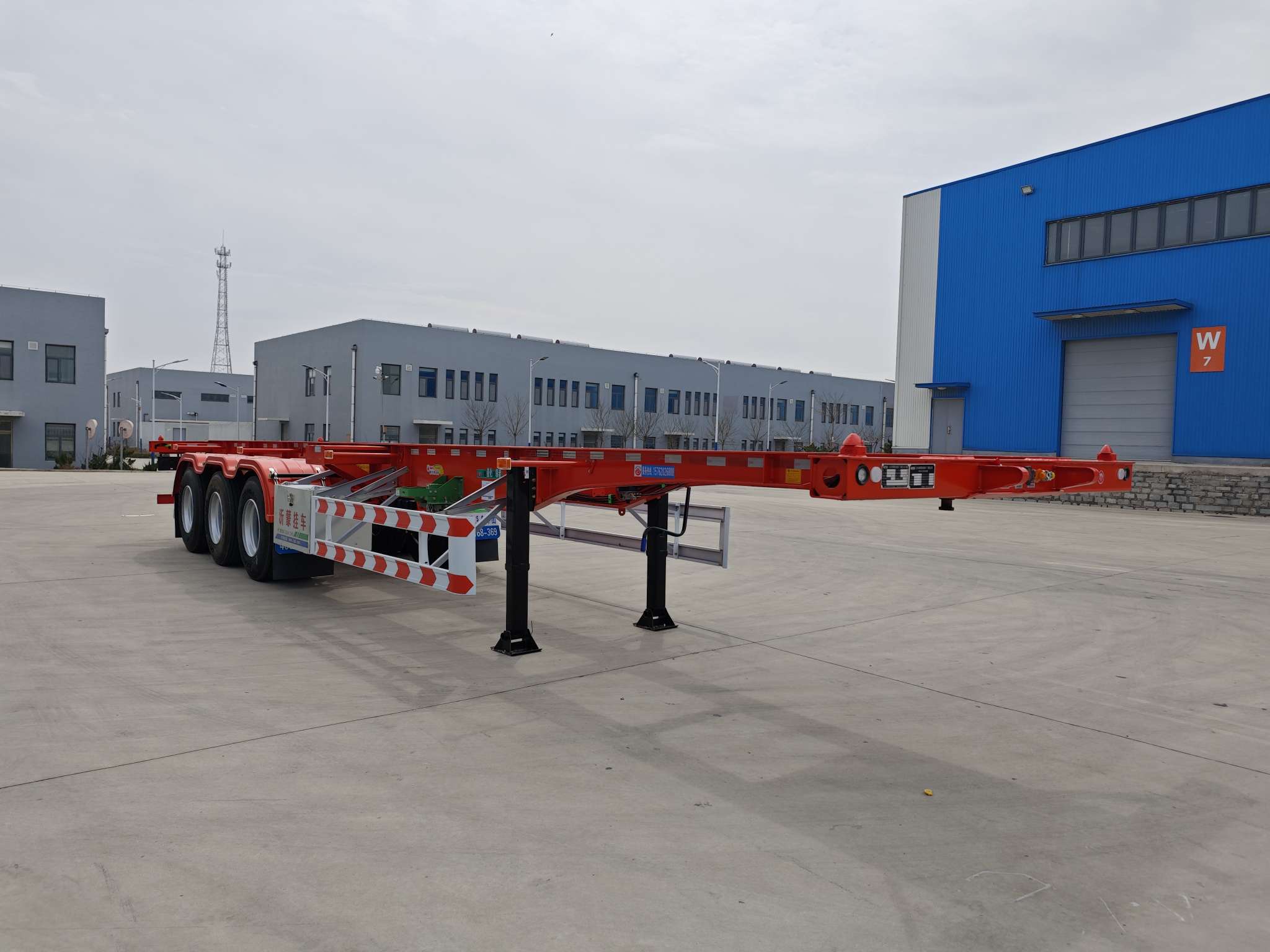 沂蒙牌13米35.4吨3轴集装箱运输半挂车(MYT9406TJZ)