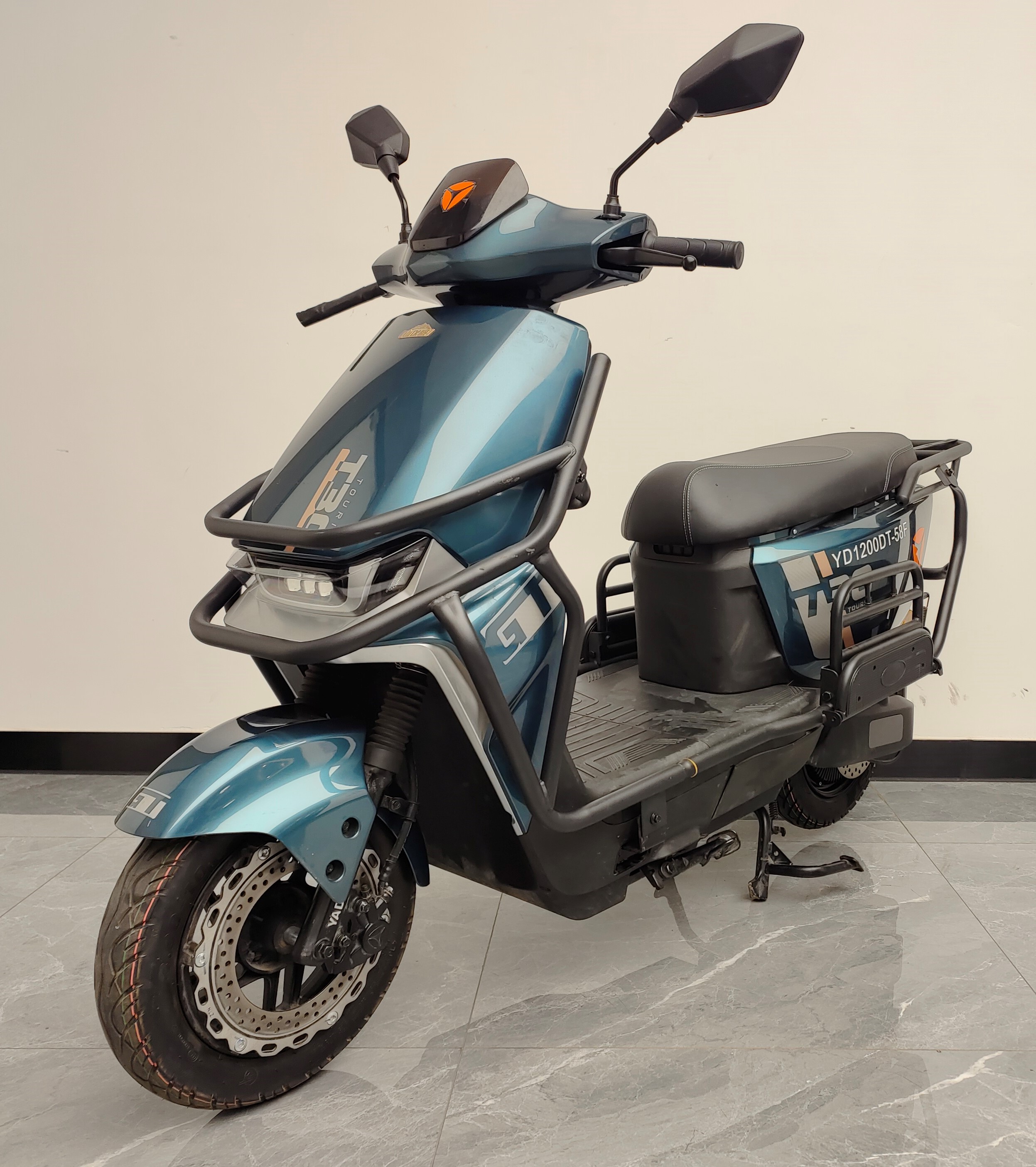 YD1200DT-58F 雅迪牌纯电动前盘式后盘式/鼓式电动两轮摩托车图片