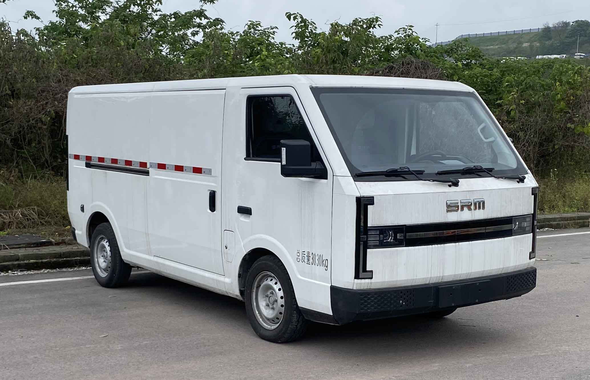 鑫源牌JKC5038XXYA0X4BEV純電動廂式運(yùn)輸車公告圖片