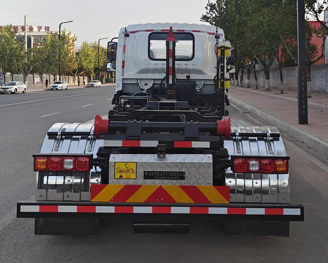 馳遠(yuǎn)牌BSP5120ZXXBEV純電動(dòng)車廂可卸式垃圾車公告圖片