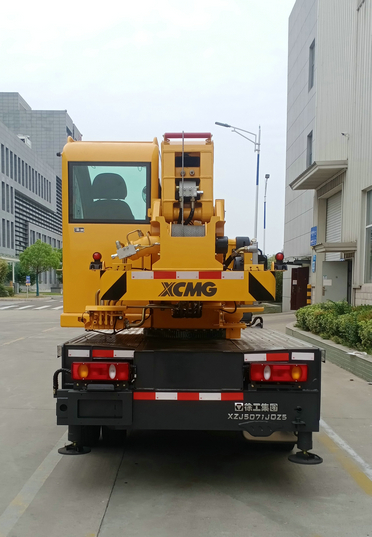 徐工牌XZJ5071JQZ5汽车起重机公告图片