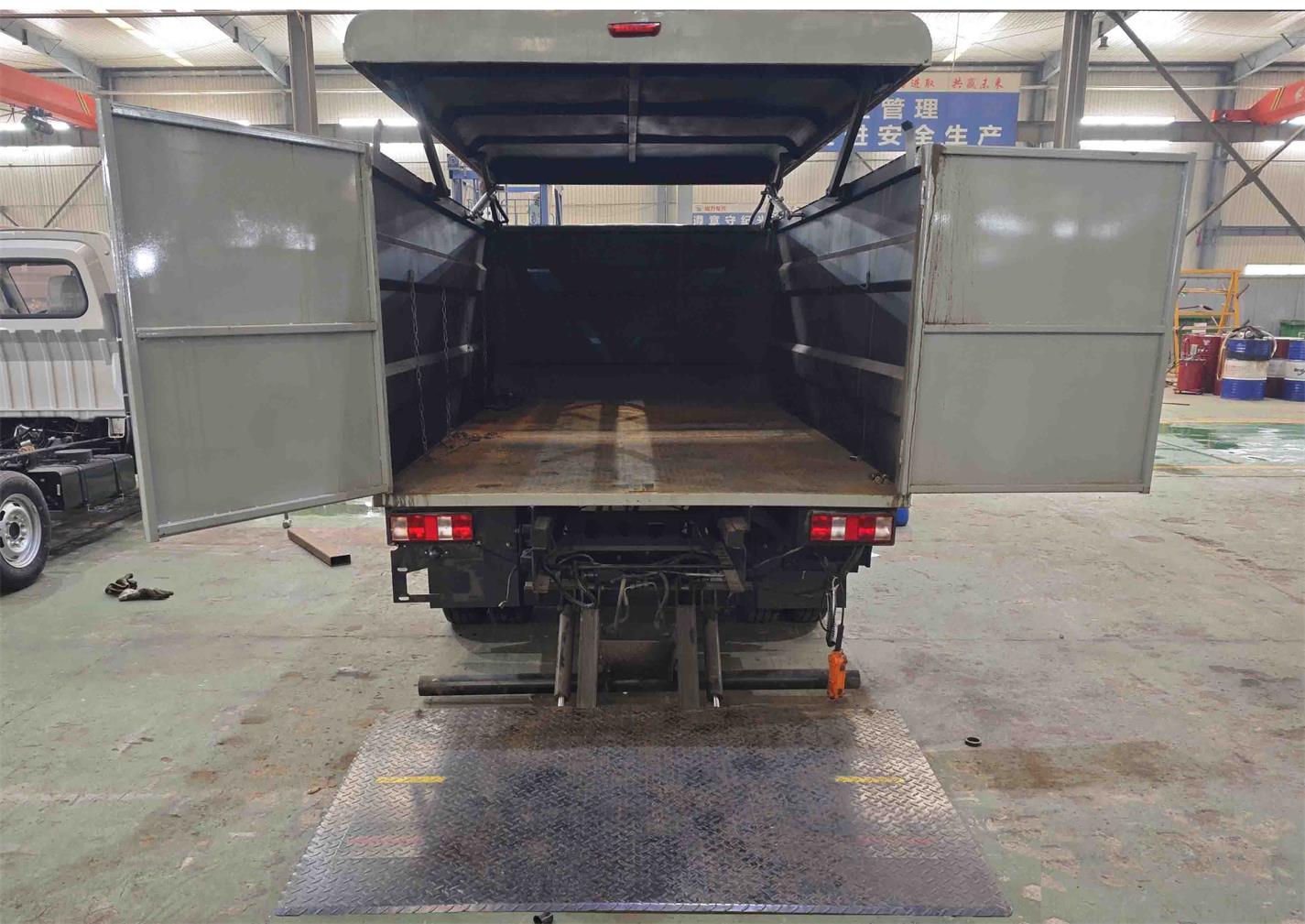 瑞力星牌RLQ5030XTYSQBEV純電動密閉式桶裝垃圾車公告圖片