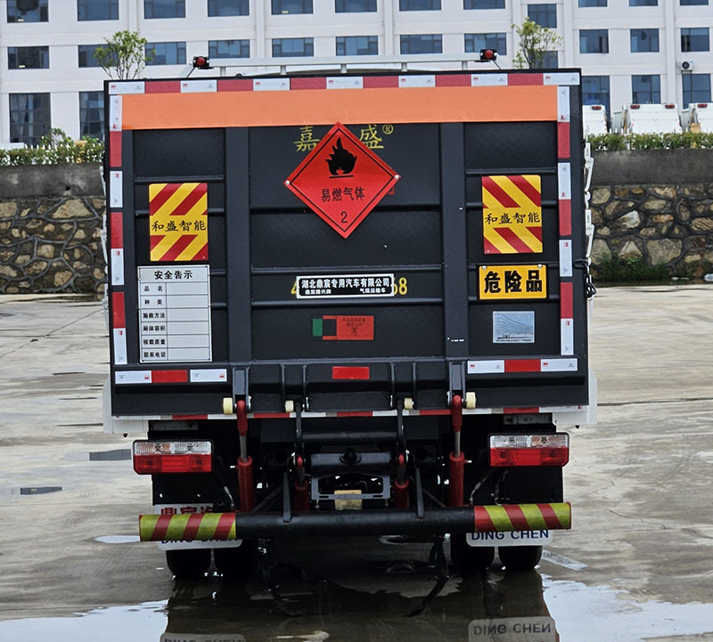 鼎宸騰興牌DCZ5045TQPE6氣瓶運(yùn)輸車公告圖片