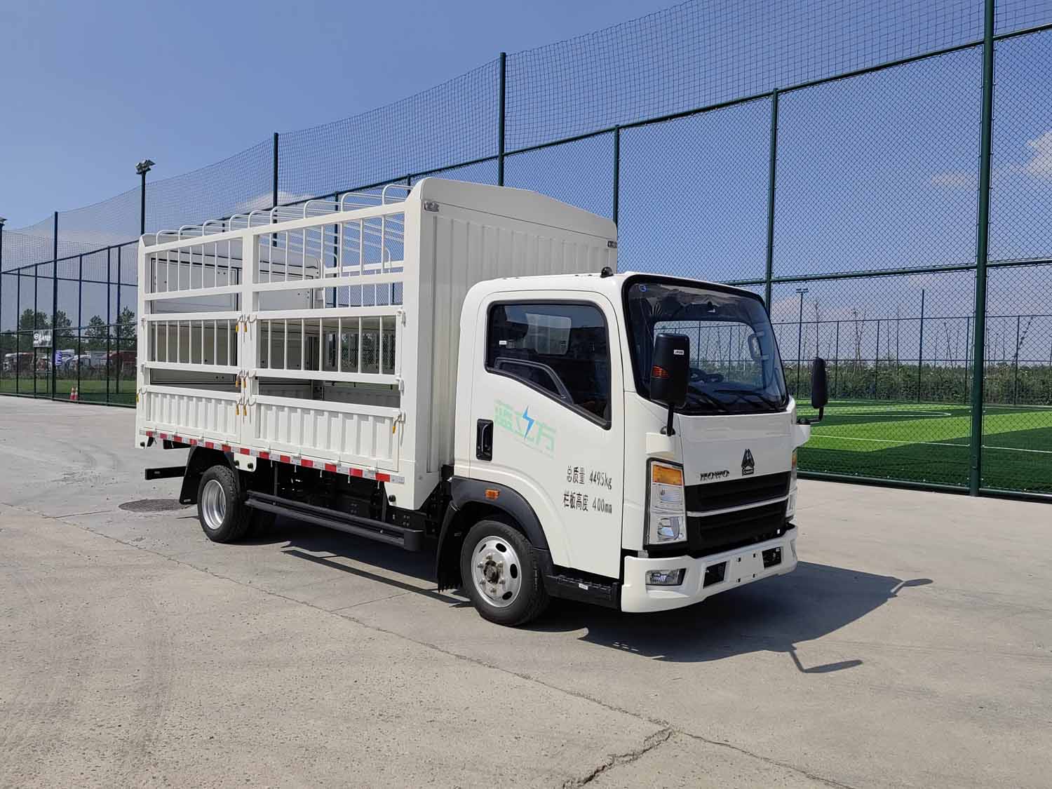 豪沃牌ZZ5047CCYF3313Z145BEV63纯电动仓栅式运输车公告图片