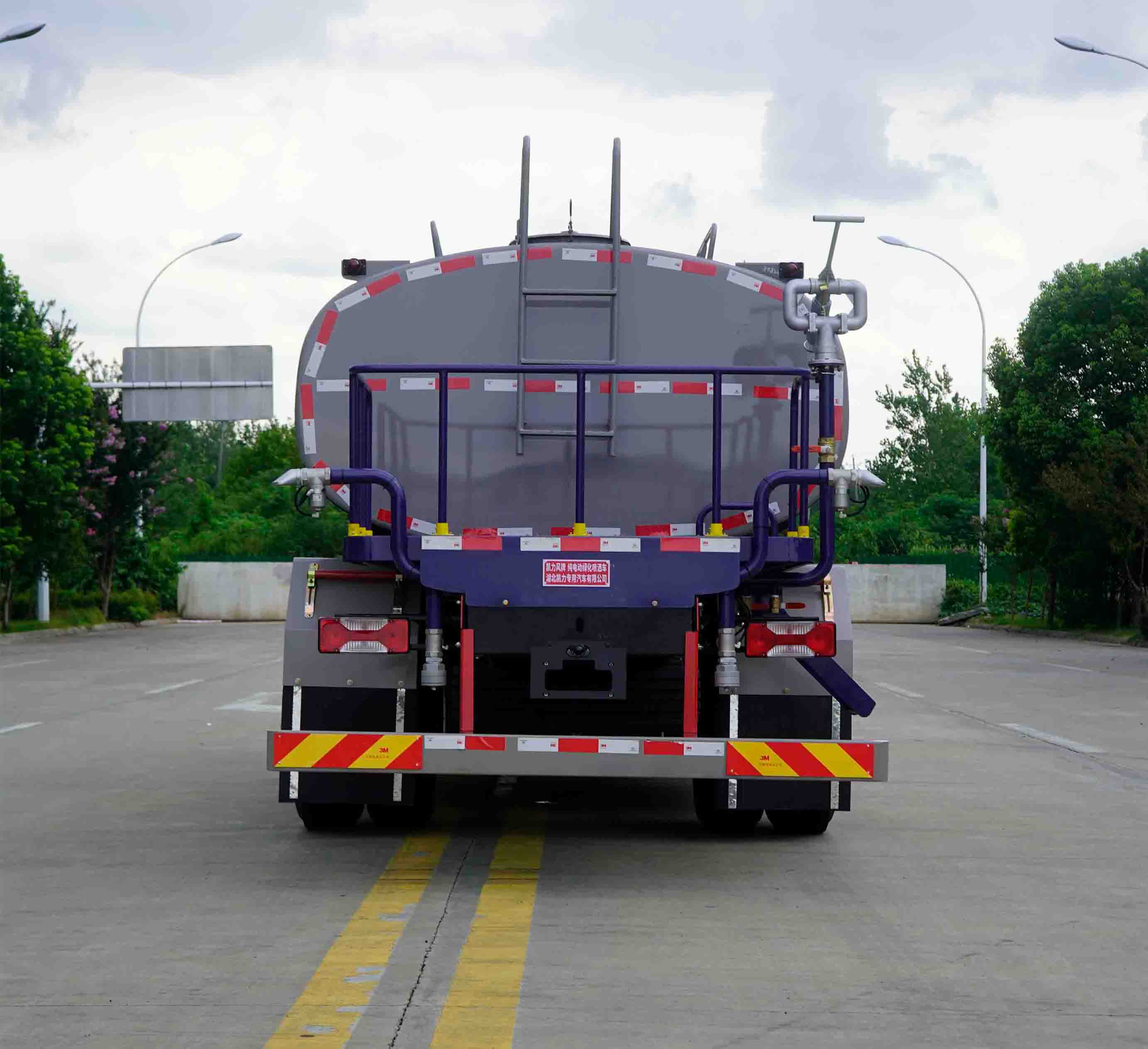 凱力風牌KLF5182GPSBEV純電動綠化噴灑車公告圖片