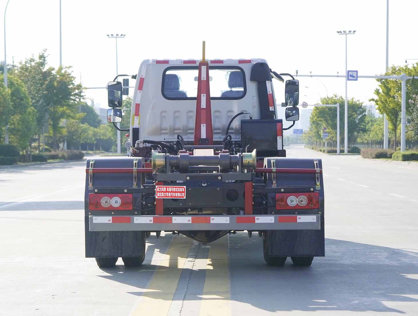 凱力風牌KLF5043ZXXB6車廂可卸式垃圾車公告圖片