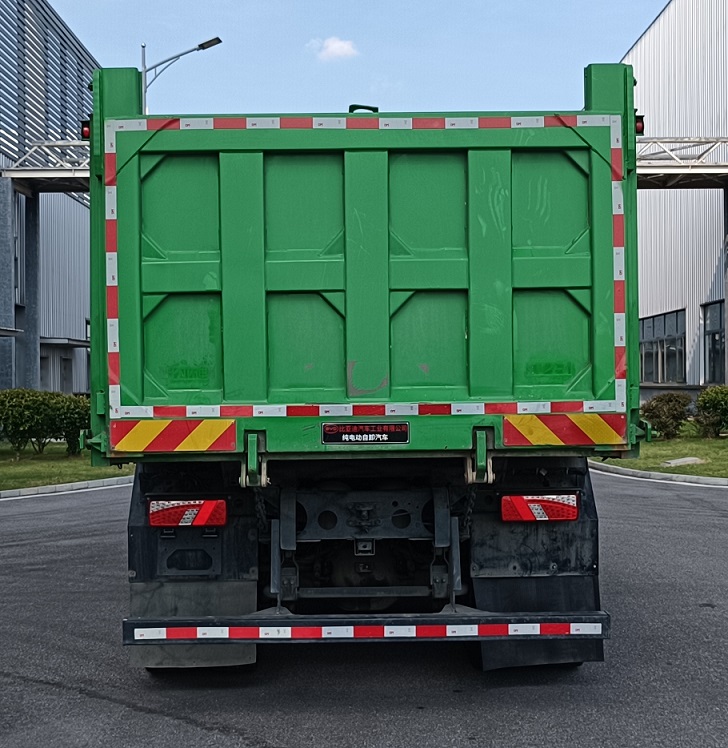 BYD3250C2BEV3 比亚迪牌530马力后双桥,后八轮纯电动5.8米纯电动自卸汽车图片