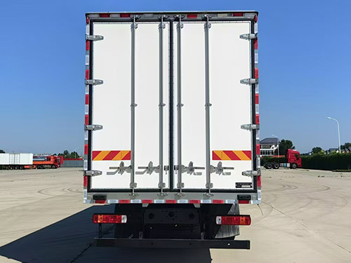 欧曼牌BJ5181XLCEVANF-01纯电动冷藏车公告图片