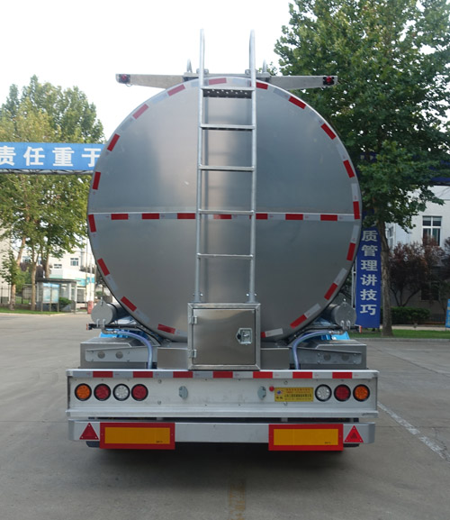 食用油运输半挂车图片