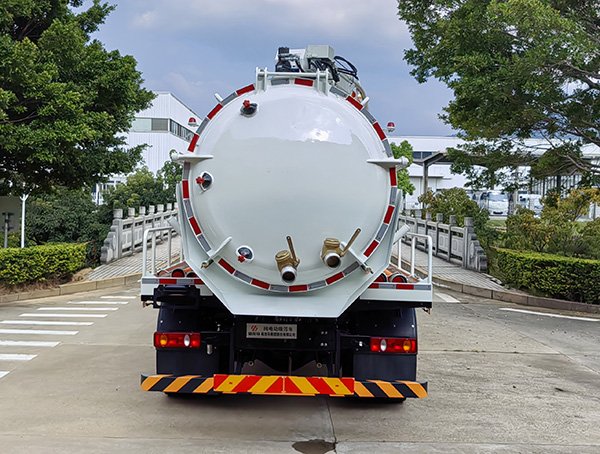福龍馬牌FLM5180GXWDFBEV純電動吸污車公告圖片