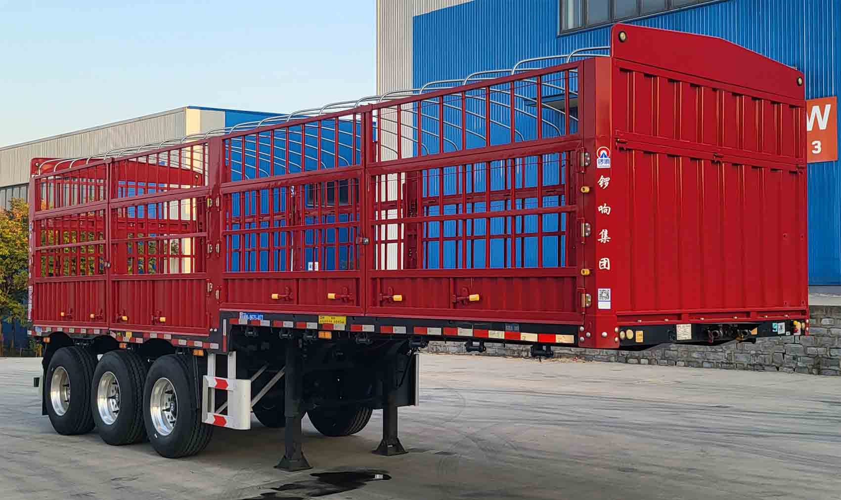 锣响牌10米35.4吨3轴仓栅式运输半挂车(LXC9400CCYDE)