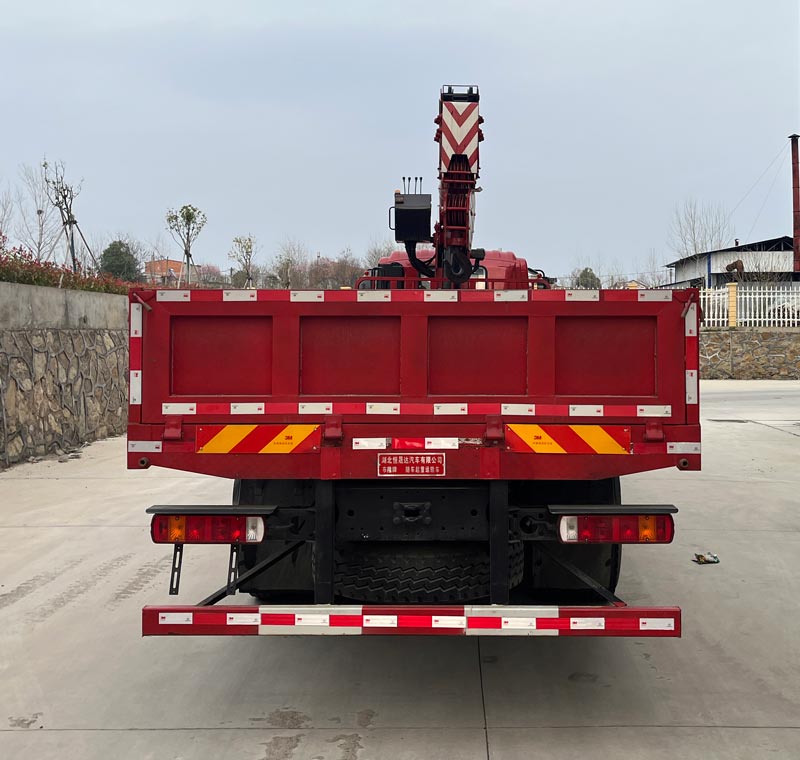 布隆牌LLL5311JSQB6隨車起重運(yùn)輸車公告圖片