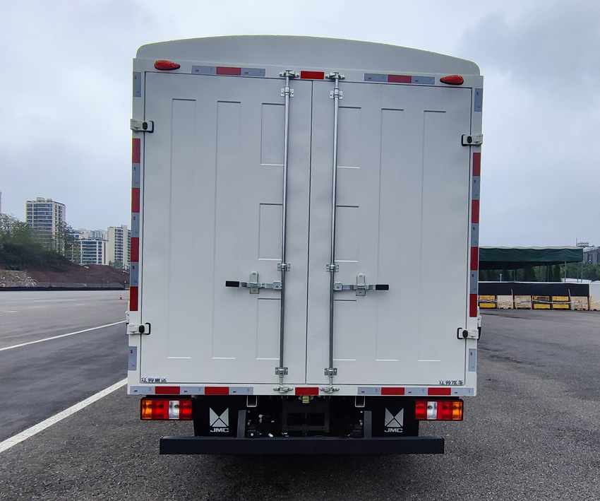 江鈴牌JX5041CCYTCL26倉柵式運(yùn)輸車公告圖片