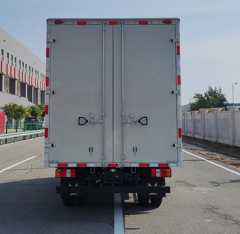 江鈴牌JX5041XXYTGL26廂式運(yùn)輸車公告圖片