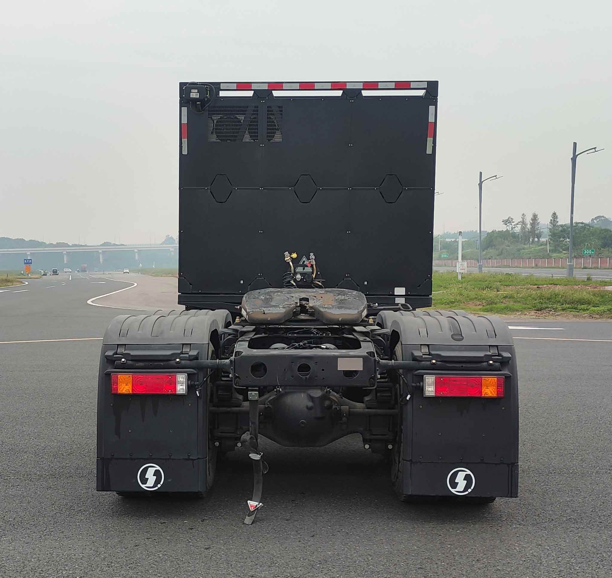 陕汽牌SX4257MF4F1SEV换电式纯电动牵引汽车公告图片