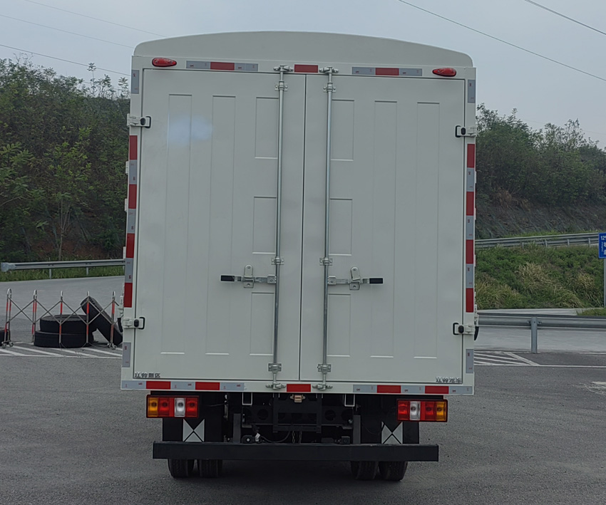 江鈴牌JX5041CCYTCN26倉(cāng)柵式運(yùn)輸車公告圖片