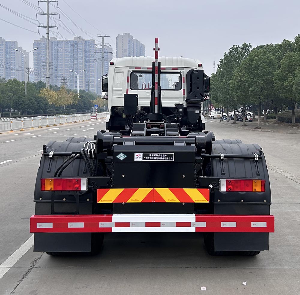 玉柴專(zhuān)汽牌NZ5315ZXX車(chē)廂可卸式垃圾車(chē)公告圖片