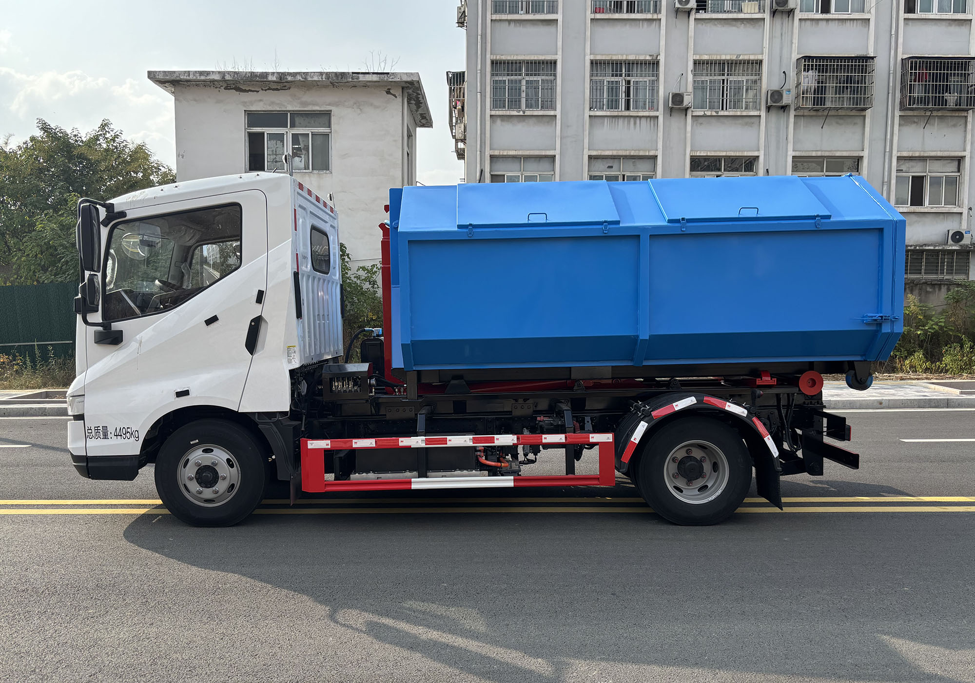 富巖汽車牌HWL5040ZXXBEV純電動車廂可卸式垃圾車公告圖片