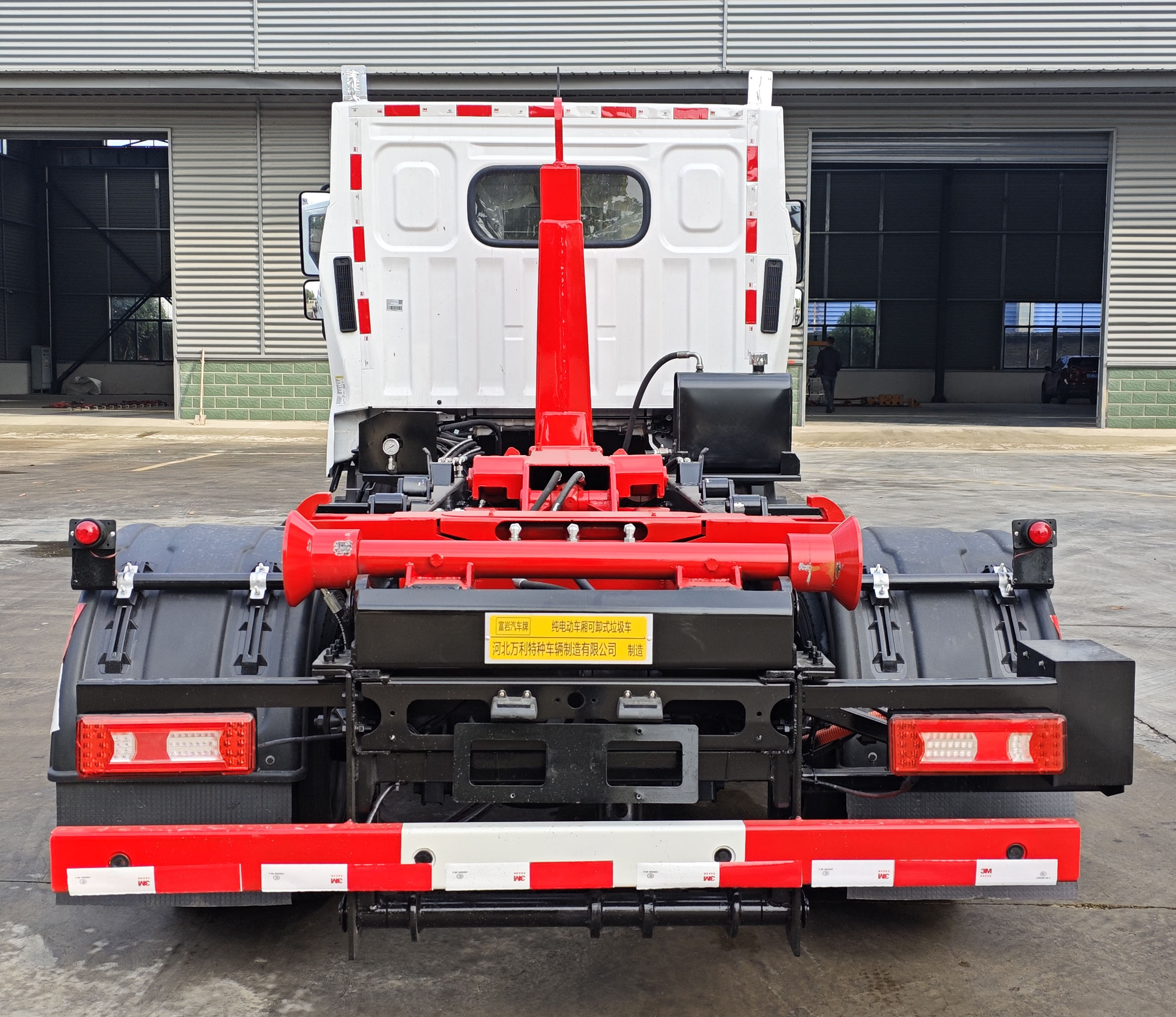 富巖汽車牌HWL5040ZXXBEV純電動車廂可卸式垃圾車公告圖片