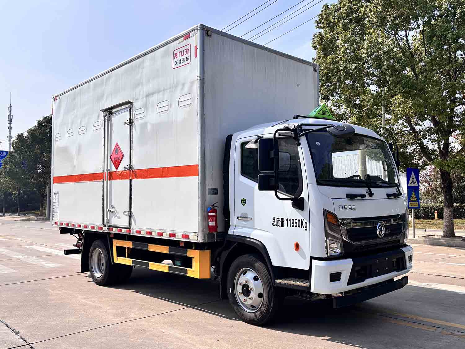 日途牌HTY5125XRQEQ6易燃氣體廂式運輸車公告圖片