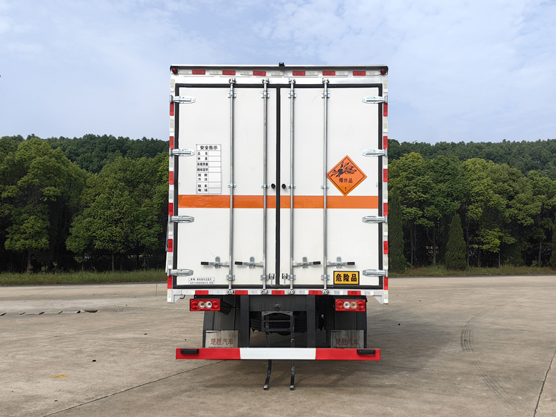 楚勝牌CSC5128XQYBJ6爆破器材運(yùn)輸車公告圖片