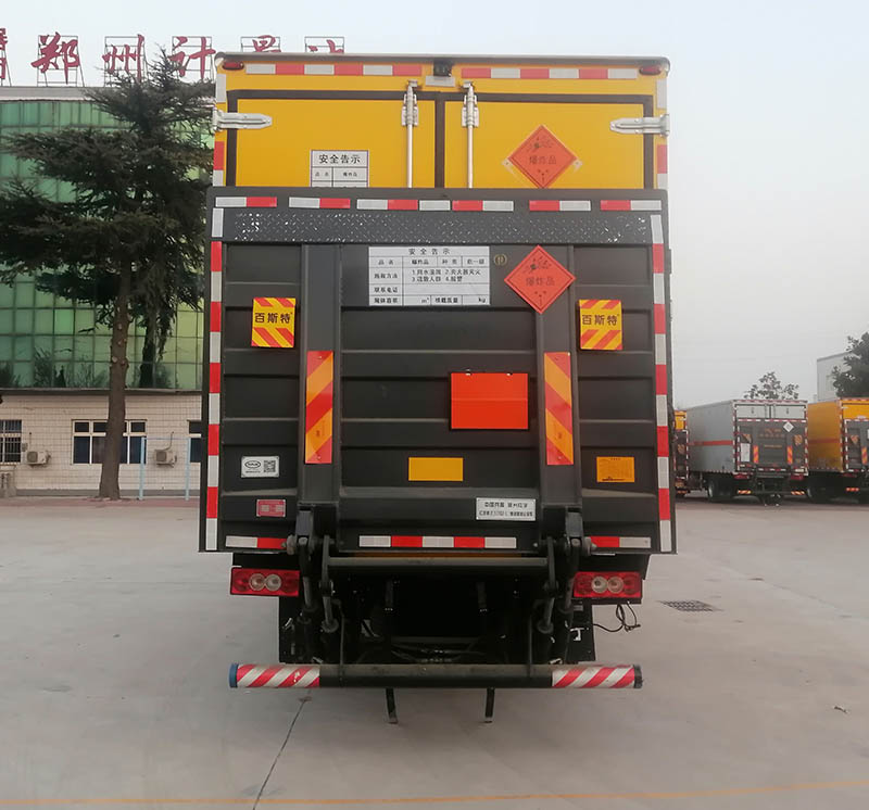 红宇牌HYJ5120XQY-BJ1爆破器材运输车公告图片
