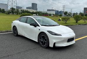昊铂牌AHC7000BEVE1P型纯电动轿车