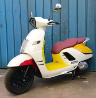 两轮摩托车