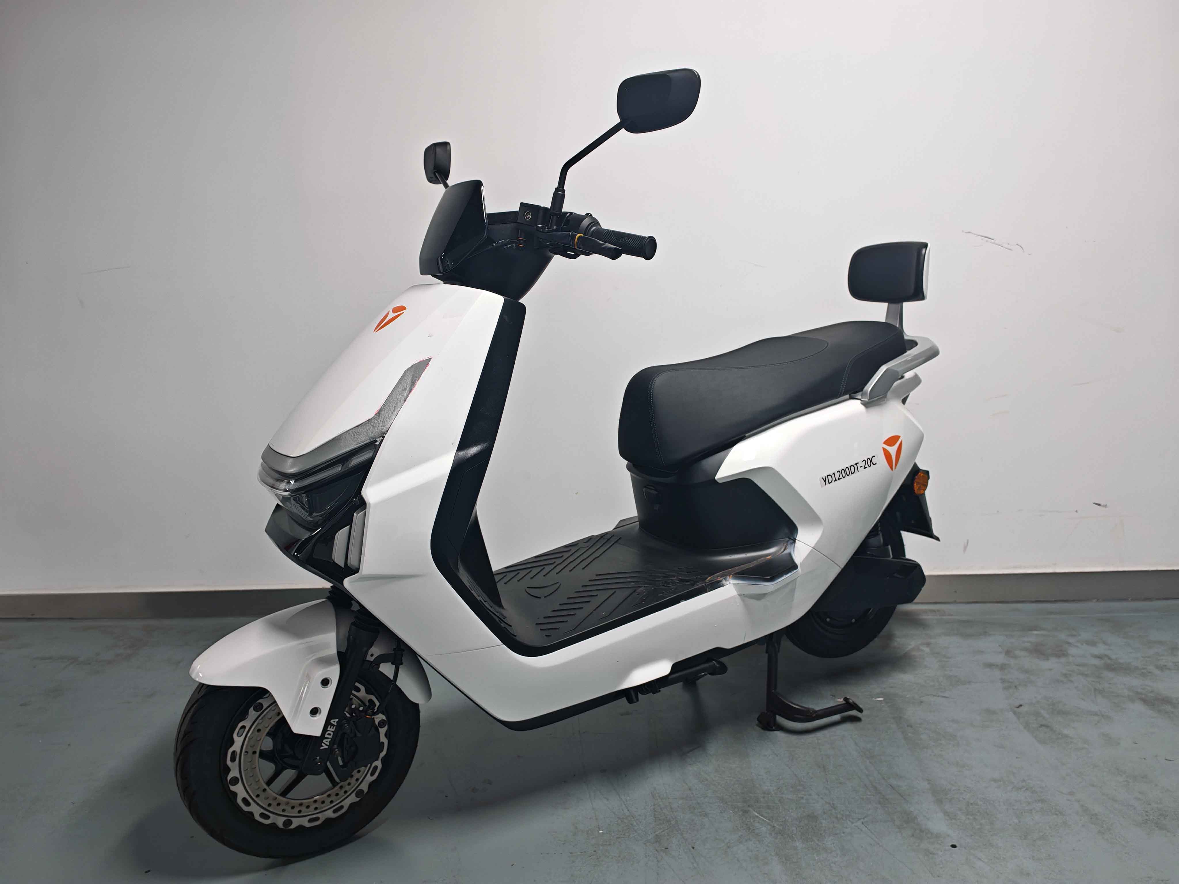 YD1200DT-20C 雅迪牌纯电动前盘式后盘式/鼓式电动两轮摩托车图片
