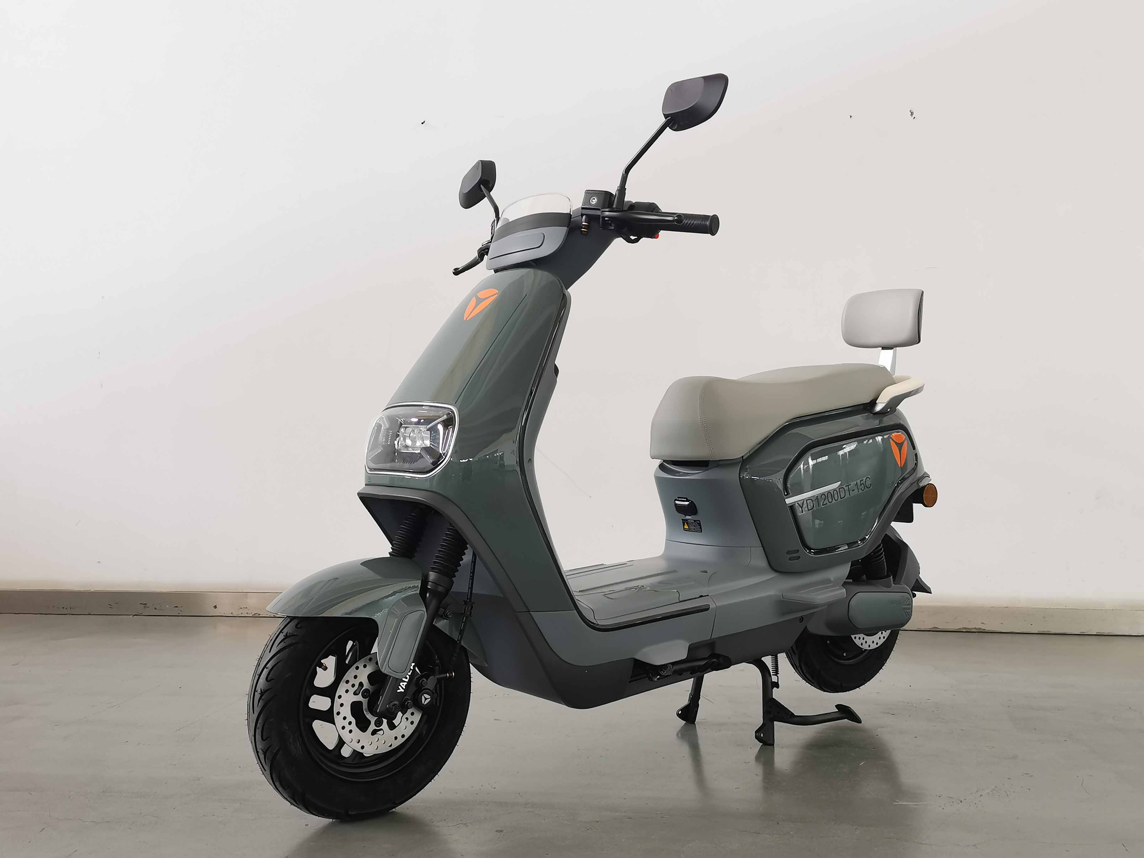 YD1200DT-15C 雅迪牌纯电动前盘式后盘式/鼓式电动两轮摩托车图片