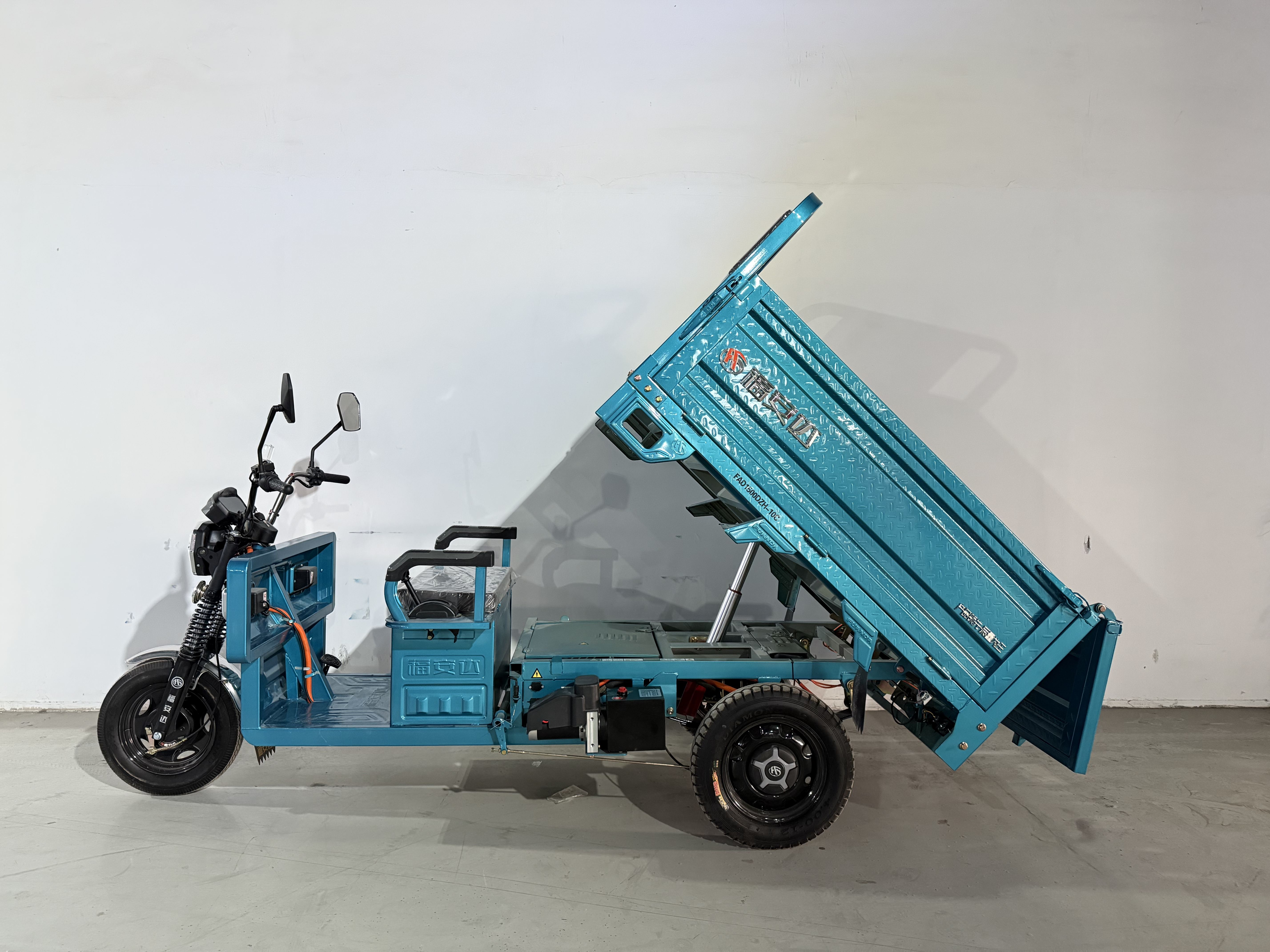 FAD1500DZH-10C 福安达牌纯电动前鼓式后鼓式电动正三轮摩托车图片