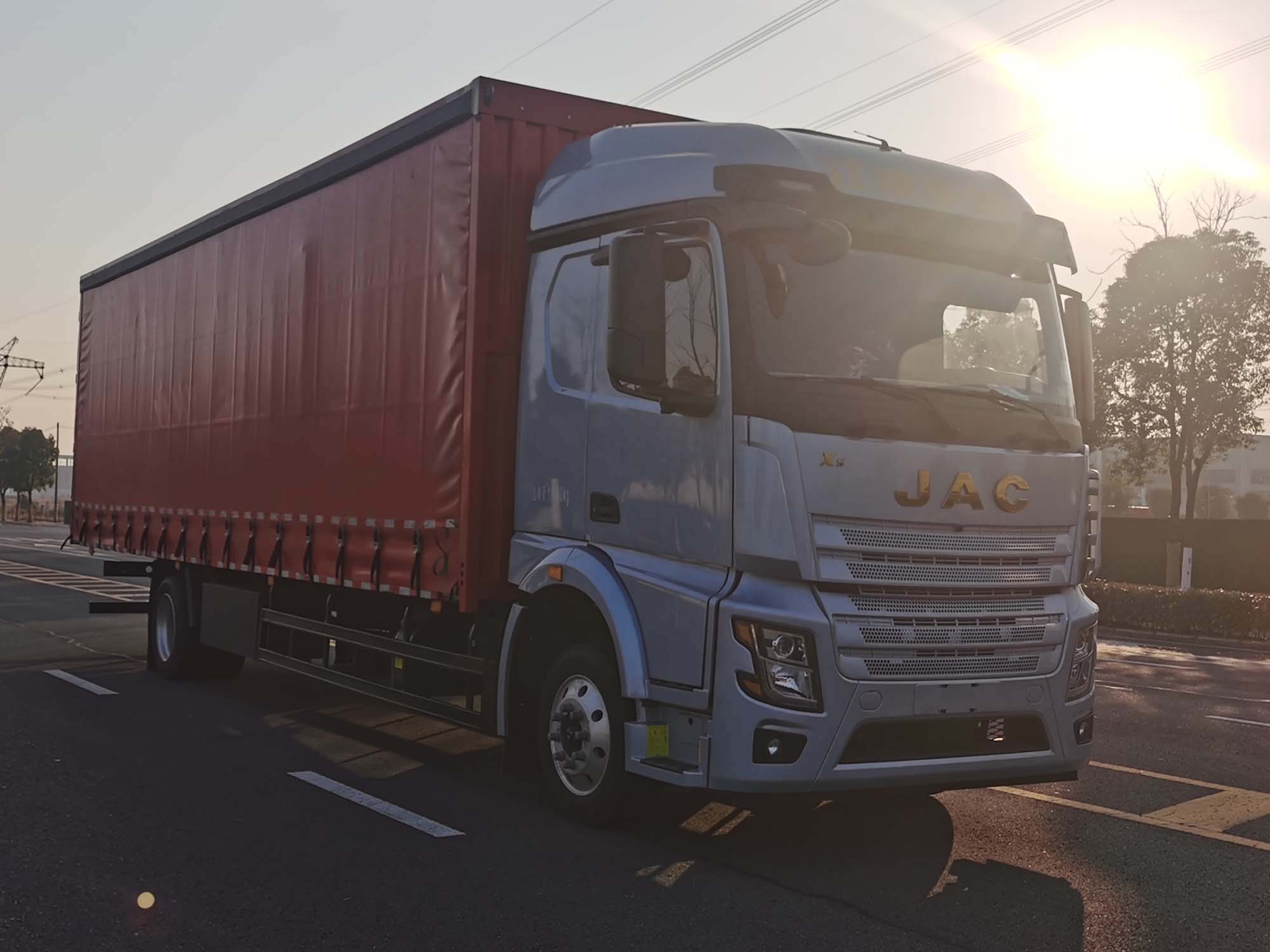 江淮牌HFC5181XXYP4K4A70LS廂式運(yùn)輸車公告圖片