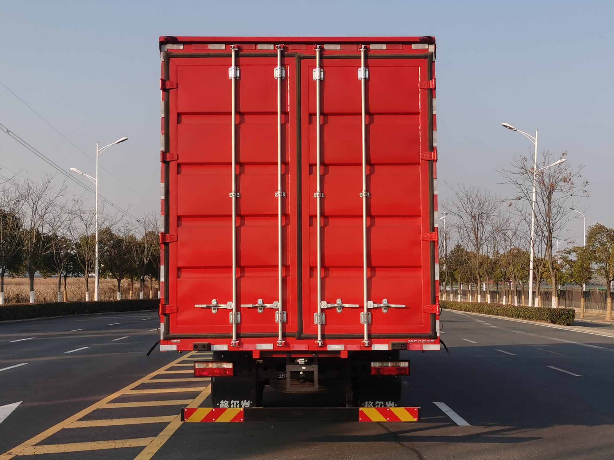 江淮牌HFC5181XXYP4K4A70LS廂式運(yùn)輸車公告圖片