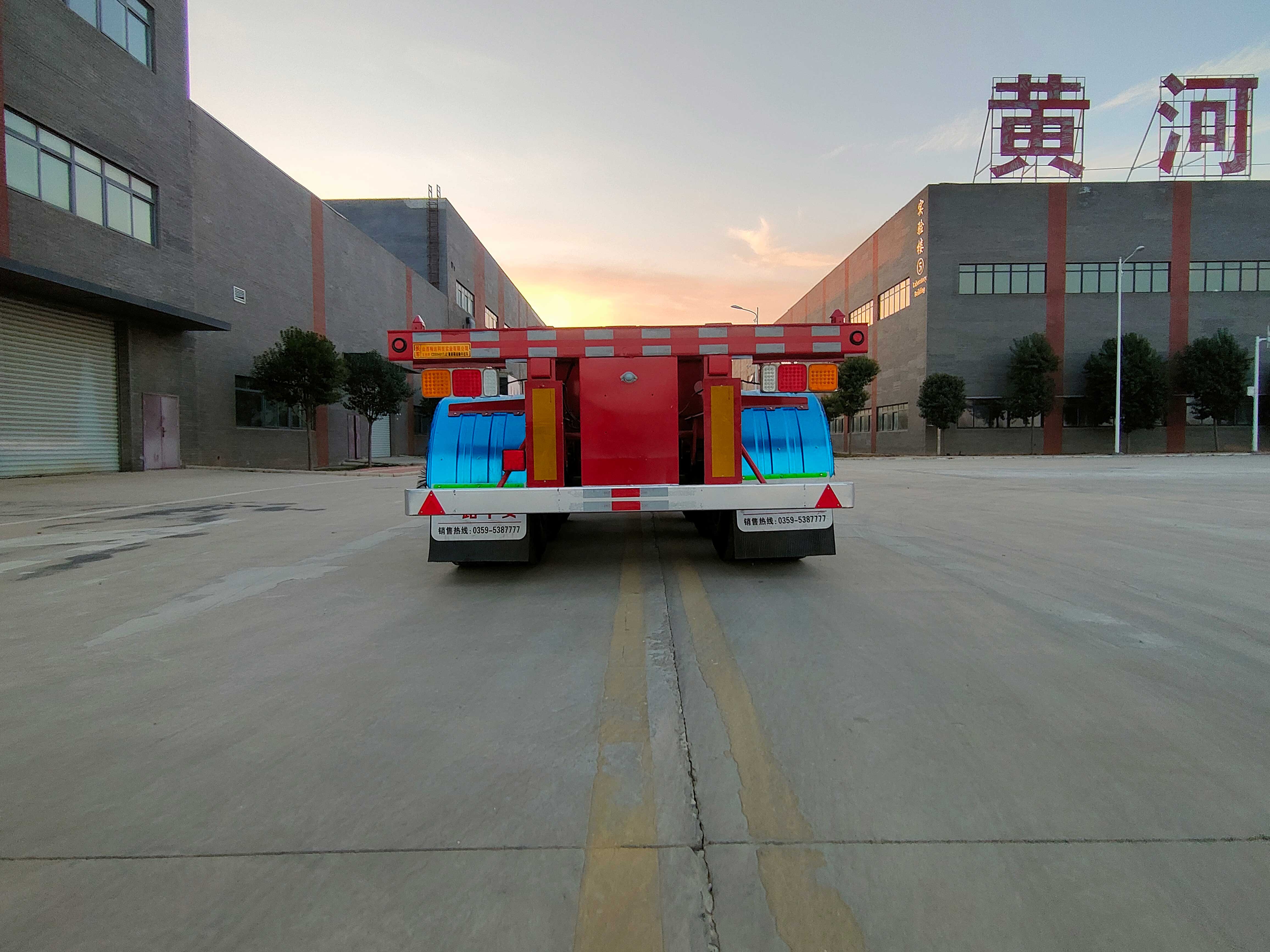 集装箱运输半挂车图片
