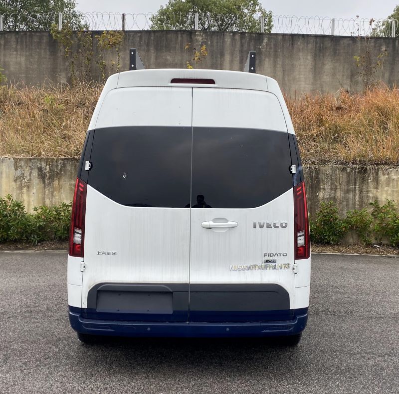 依维柯牌NJ5030TXUFFBEV73纯电动巡逻车公告图片