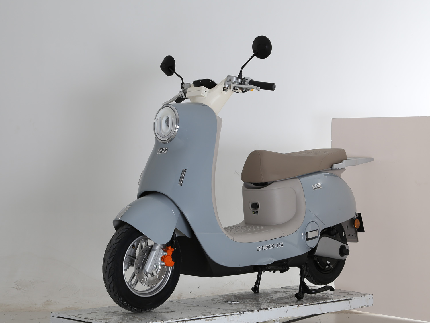 LY1000DT-15A 绿源牌纯电动前盘式后盘式电动两轮摩托车图片