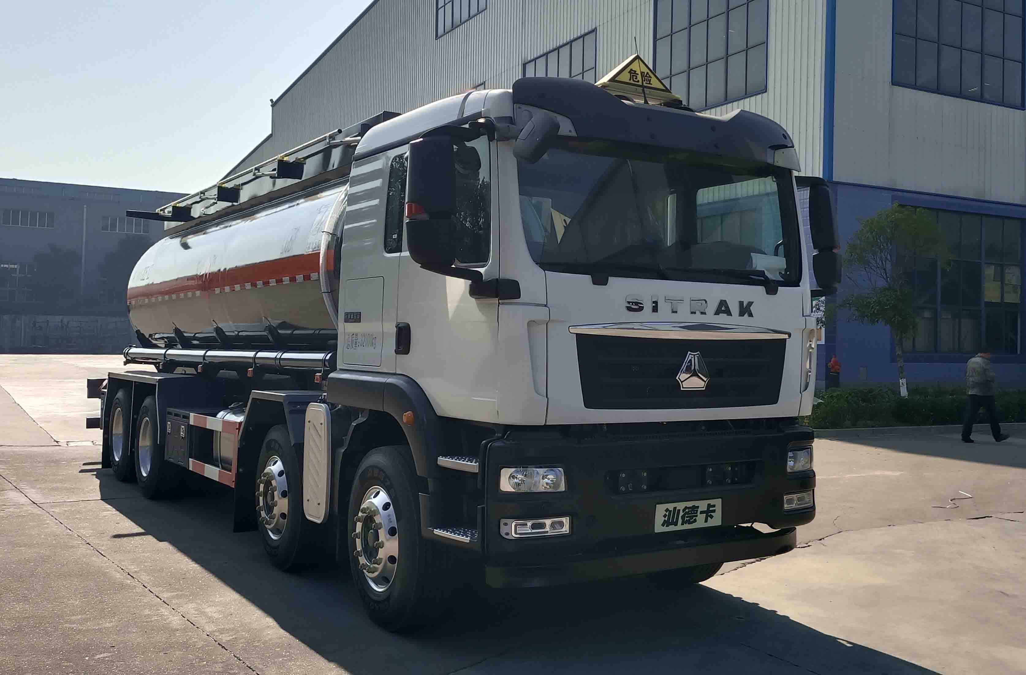 齊星牌QXC5326GRYZ6D易燃液體罐式運輸車公告圖片