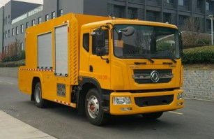 大流量排水抢险车