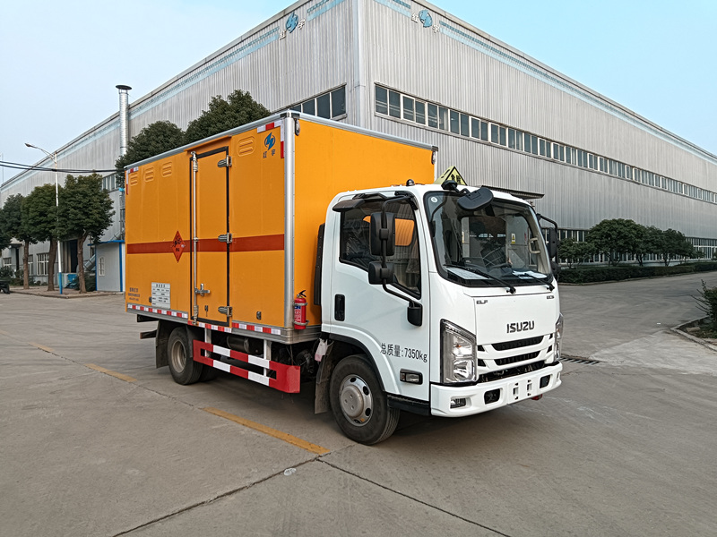 紅宇牌HYZ5070XQYJXW爆破器材運(yùn)輸車公告圖片