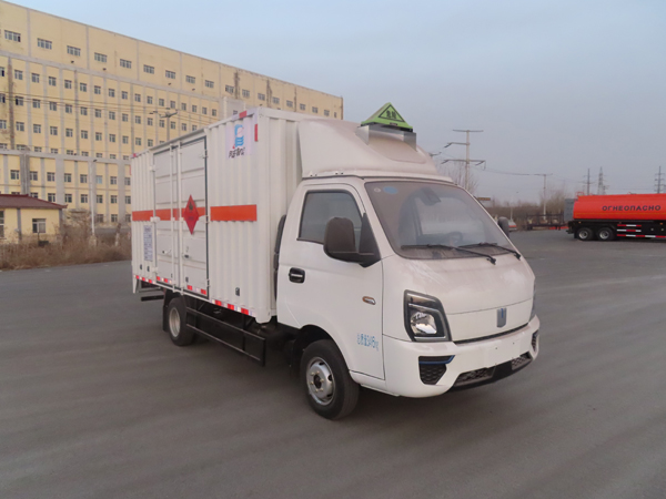 陸平機(jī)器牌LPC5030XRYZ6甲醇易燃液體廂式運(yùn)輸車公告圖片