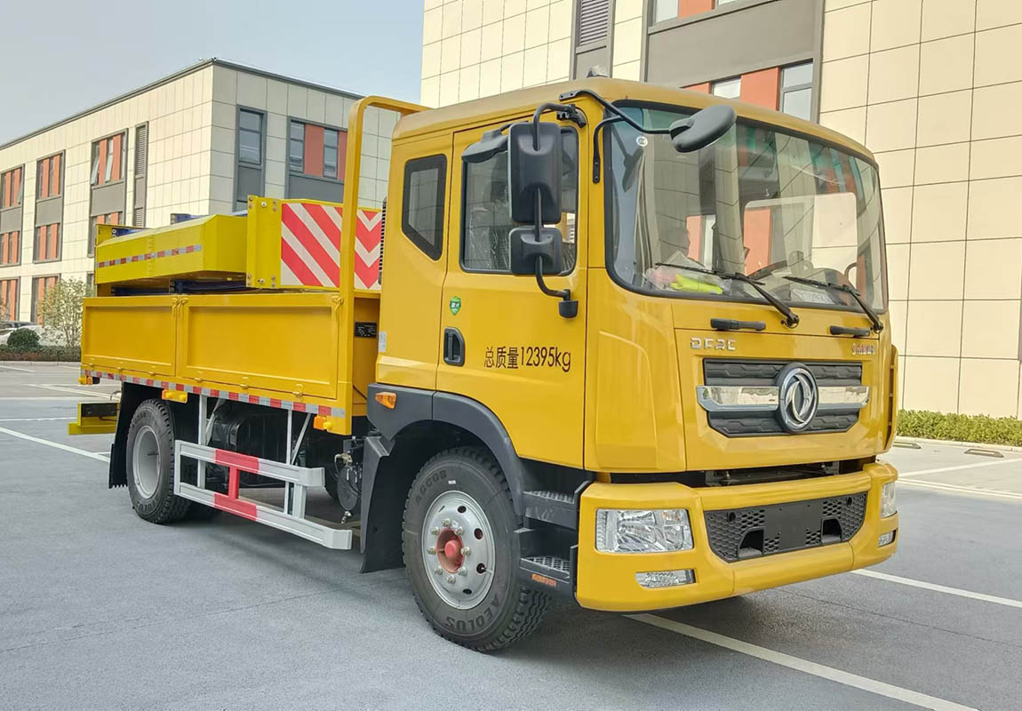 润驰牌GRX5121TFZ防撞缓冲车