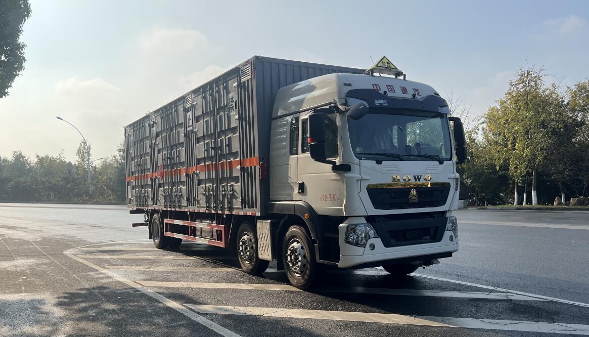 鼎宸騰興牌DCZ5267XRQZ6易燃氣體廂式運輸車公告圖片